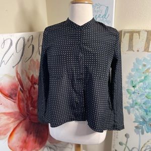 NWOT•Forever 21 silky high/low collarless blouse